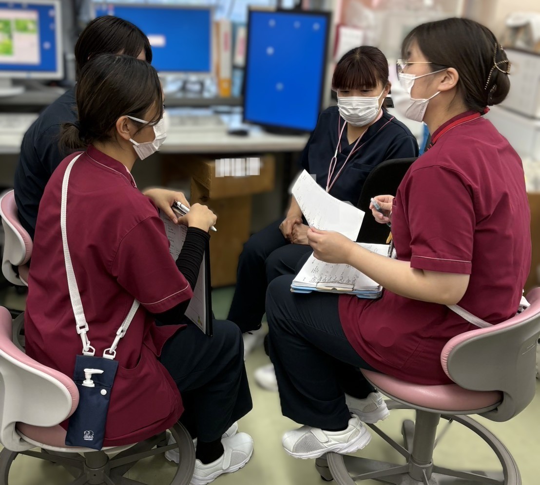 看護部新人研修　シャドーイング開始！