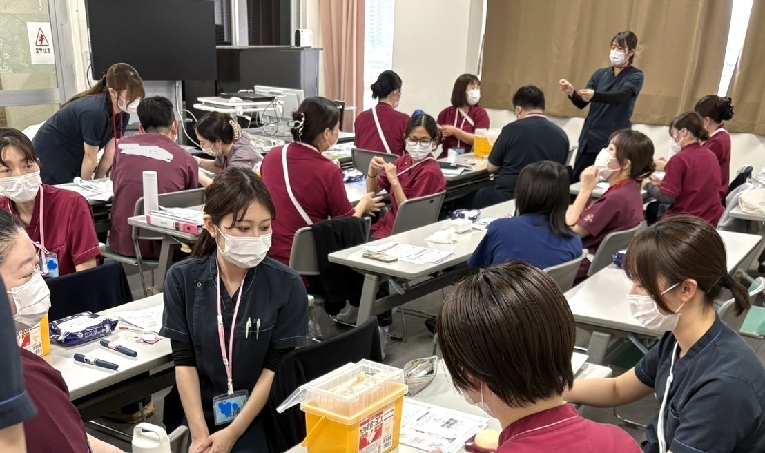 看護部新人研修　血糖測定行いました！