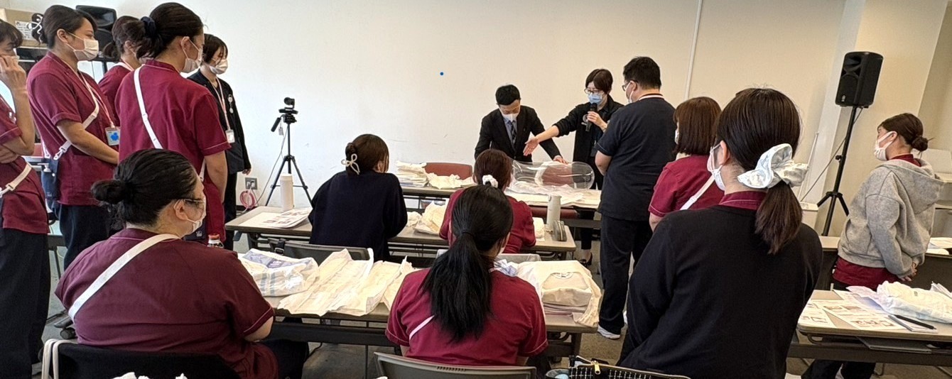 看護部新人研修　おむつの当て方！